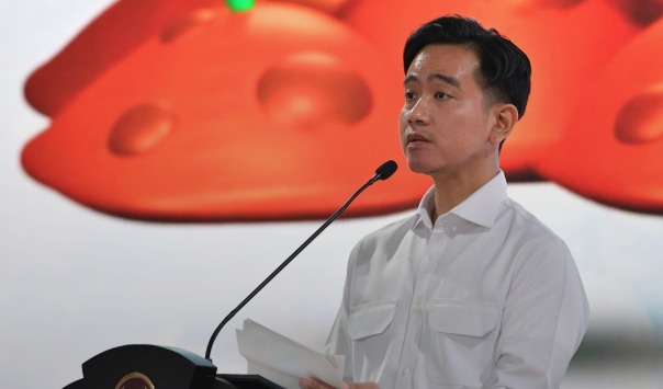 Gibran Rakabuming Beri Pantun ‘Mata Merah’, Ingatkan Kepala Daerah Patuh pada Presiden